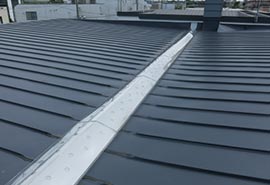冬に雨漏りする屋根を修繕