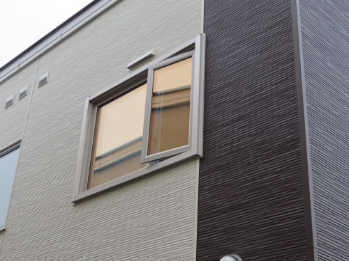 洋室　縦すべり窓に変更