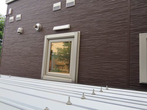 洗面室　すべり出し窓に変更